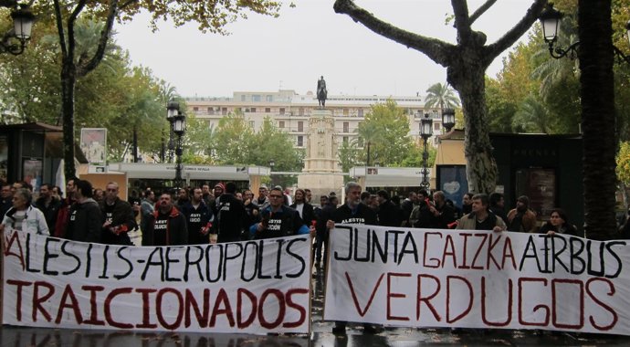 Concentración de trabajadores de Alestis en Sevilla