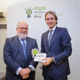 Arias Cañete entrega el premio a Iñigo de la Serna