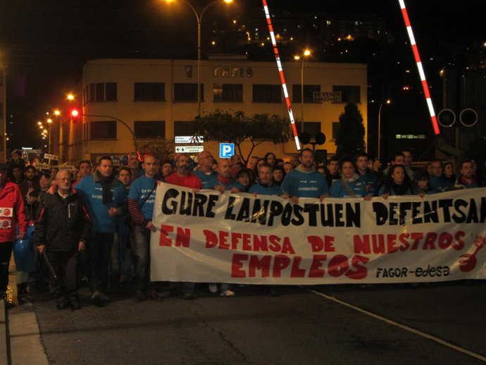 Paso a nivel en manifestación de Edesa