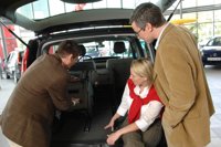 Las ventas de coches crecerán un 7,5% en 2014 si continúa el PIVE, según BBVA