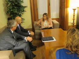 Díaz charla con los representantes de los empresarios en la provincia de Almería