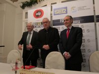 Cayo Lara advierte que "quien la haga, la tiene que pagar sea en la sede de Génova" o en la de UGT de Andalucía