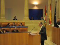 Legarra asegura que el PP "cada vez se instala más en su mayoría absoluta y en la prepotencia"