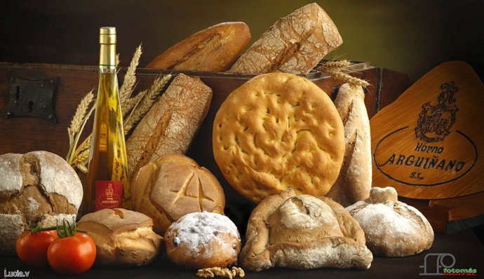 Diferentes Barras, Hogazas, Bollos, Chapatas De Pan Artesano