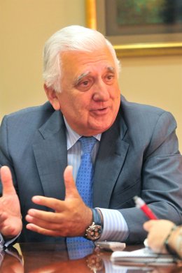 Santiago Herrero.            
