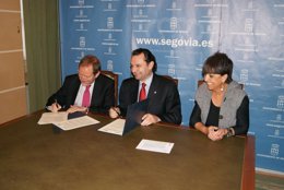 Firma del convenio con la FCNV.