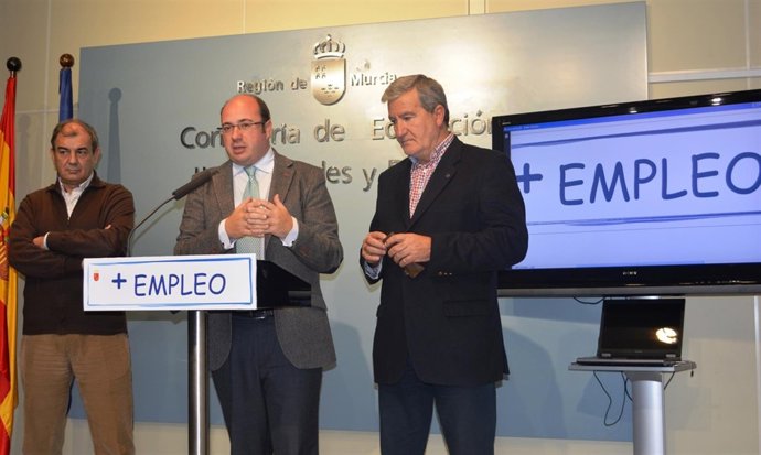 El consejero Pedro Antonio Sánchez informa sobre las ayudas a la economía social