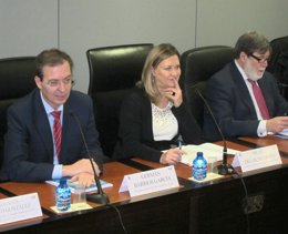 Pilar del Olmo junto a Germán Barrios (I) y Santiago Aparicio (D)
