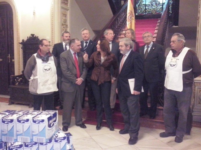 Carmen Crespo en la Subdelegación del Gobierno en Granada