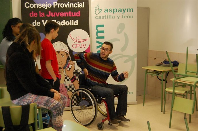 Participantes en los talleres de Aspaym.