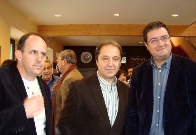 López (D), con Gordo (C) en el vino