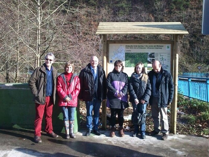 Autoridades en el acto de inauguración de la Vía Verde del Bidasoa. 