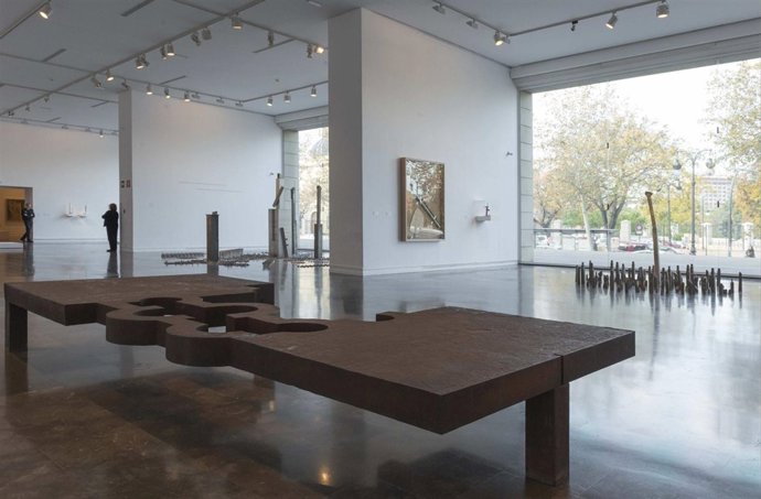 Las obras de Chillida y Navarro dialogan en el IVAM