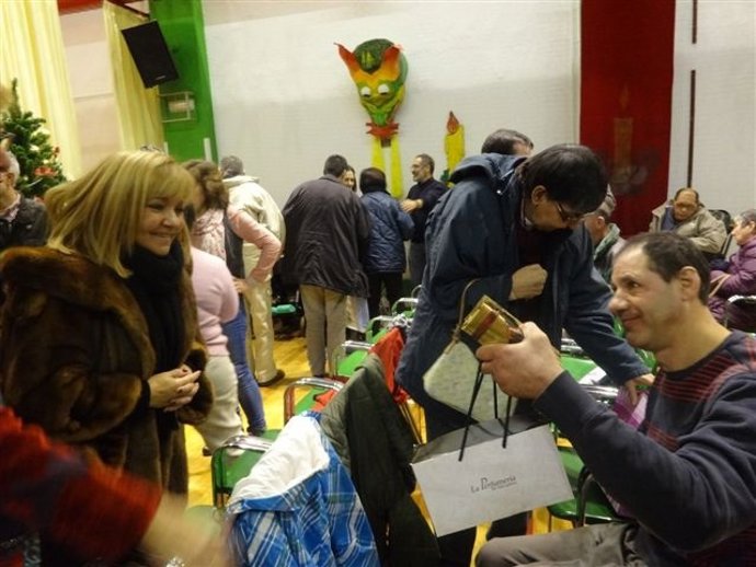 Carrasco visita el centro asistencial Nuestra Señora del Valle de La Bañeza