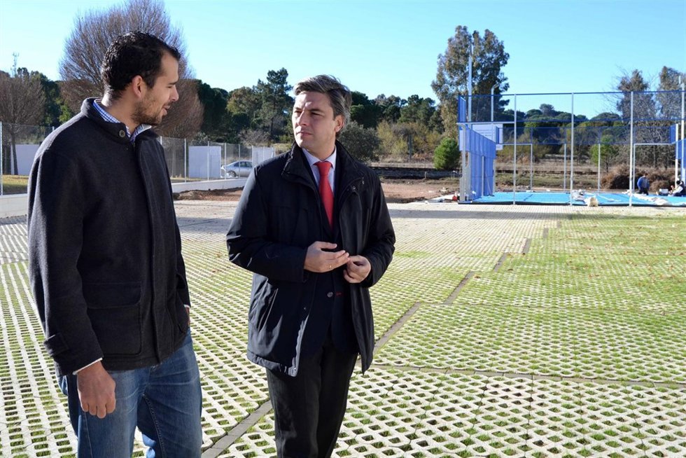 Sánchez y Lorite en las nuevas instalaciones deportivas
