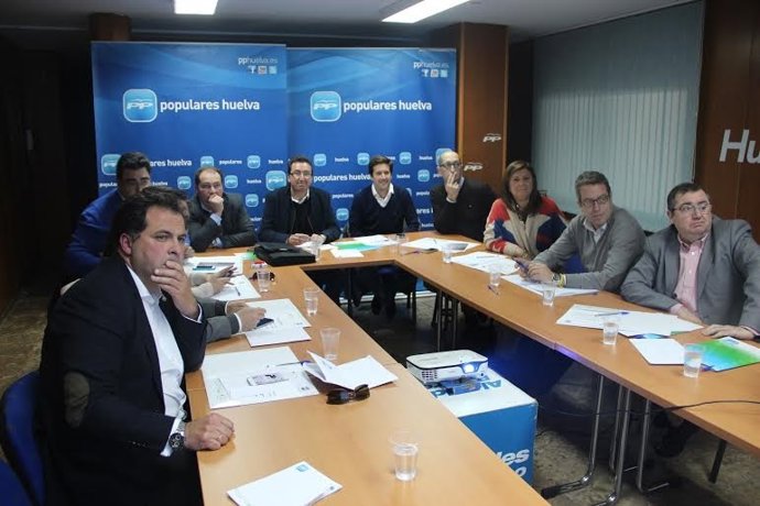 González y García Longoria, con diputados del PP. 