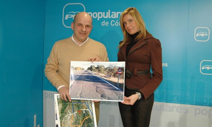 Coleto y Alarcón muestran una imagen de la A-423, entre Villanueva y Pozoblanco