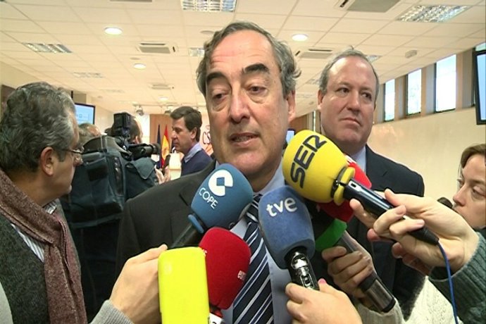 Rosell dice que "quien paga" la formación tiene que mandar 