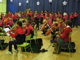 Carlos, chelista ubicado en último término, con sus compañeros de In Crescendo
