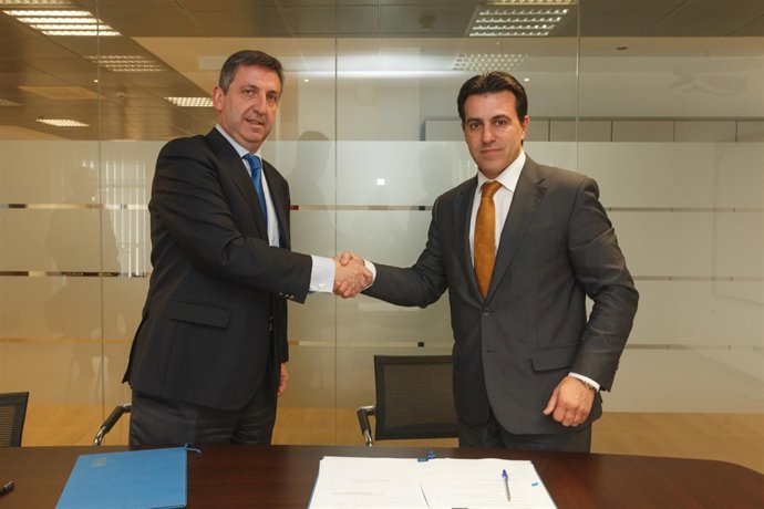 Firma de la incorporación de LIberbanl a la microcréditos del ICAF