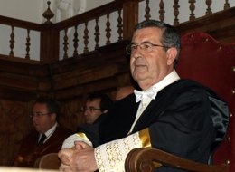 El Nuevo Rector De La UPSA, Ángel Galindo, En Su Toma De Posesión  