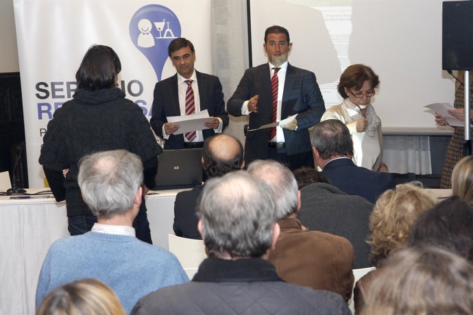 Entrega de las certificaciones a los 17 locales