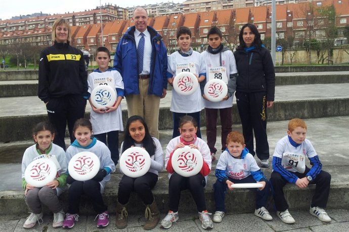 Entrega medallas de los juegos saludables