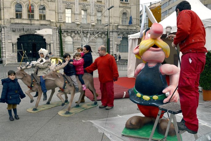 Demostración de talla de los elementos de las carrozas de Reyes