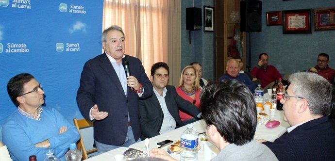 Alfonso Rus en el almuerzo en Pedralba