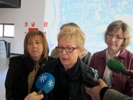 Víboras, junto a Gálvez, Sabalete y Velasco, atiende a los periodistas.