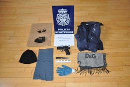 Efectos ocupados al hombre detenido en Ponferrada tras el atraco.