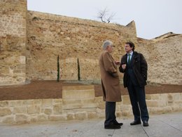 Mañueco (D) y Galán en la muralla