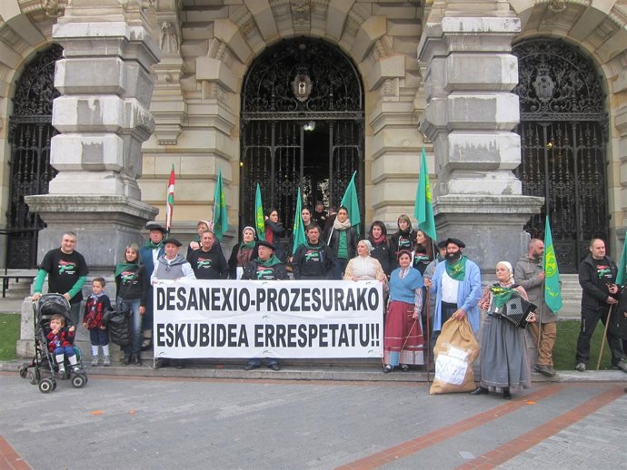 Concentración por la desanexión de Usansolo