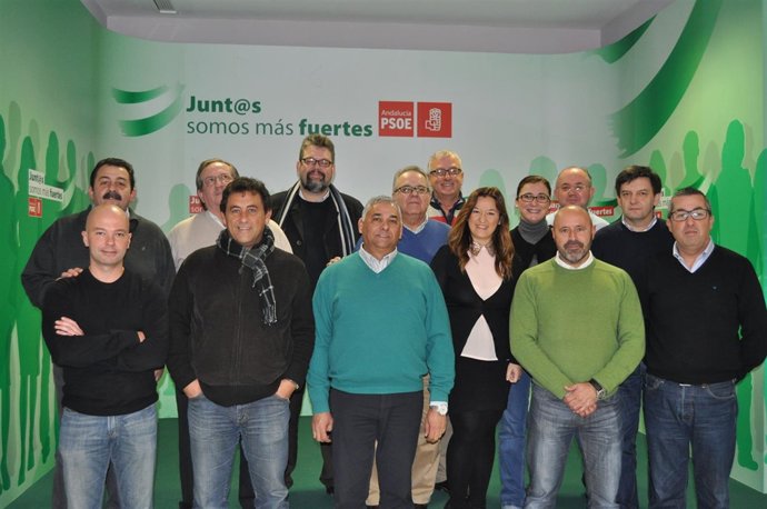 Verónica Pérez con los vocales comarcales