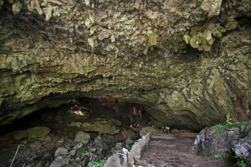 Acceso a la cueva