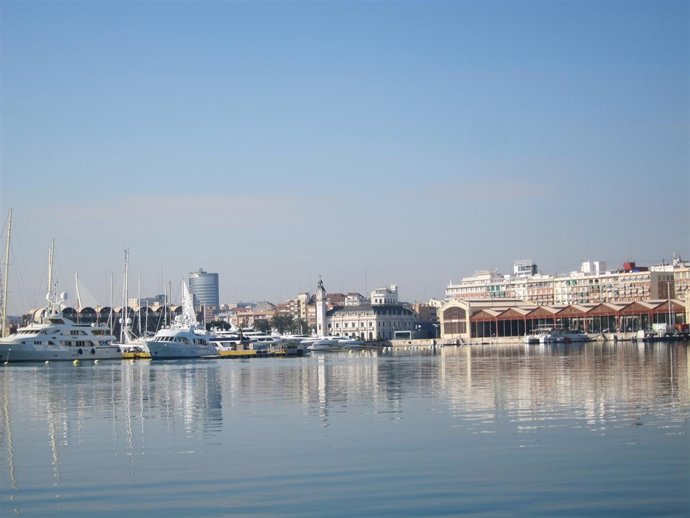 Dársena Del Puerto De Valencia