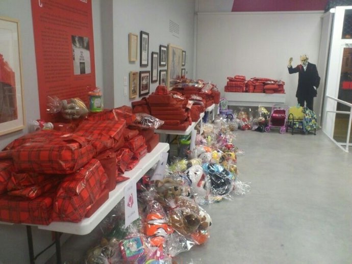 Juventudes Socialistas de Ejea entrega mil juguetes a Cruz Roja