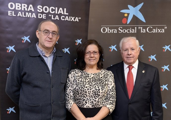 Usón con representantes de comedores sociales que recibirán ayuda de 'la Caixa'