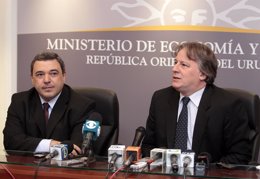 El ministro de Economia de Uruguay y el Presidente del Banco Central