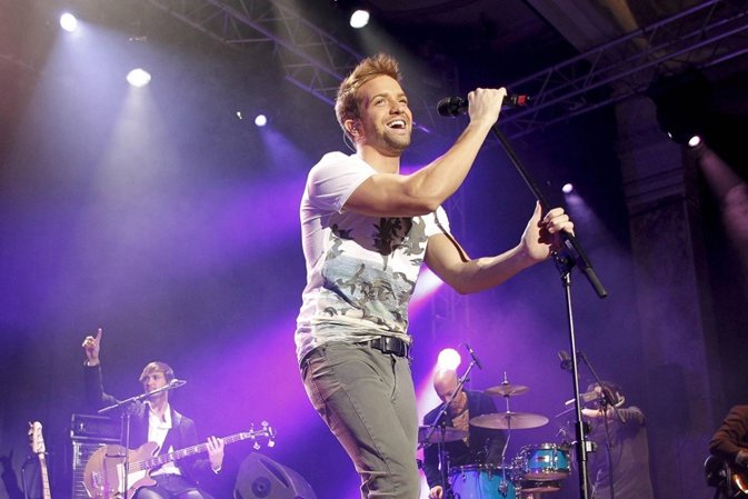 Pablo Alborán deslumbra con su imagen más sentimental antes de darse un descanso