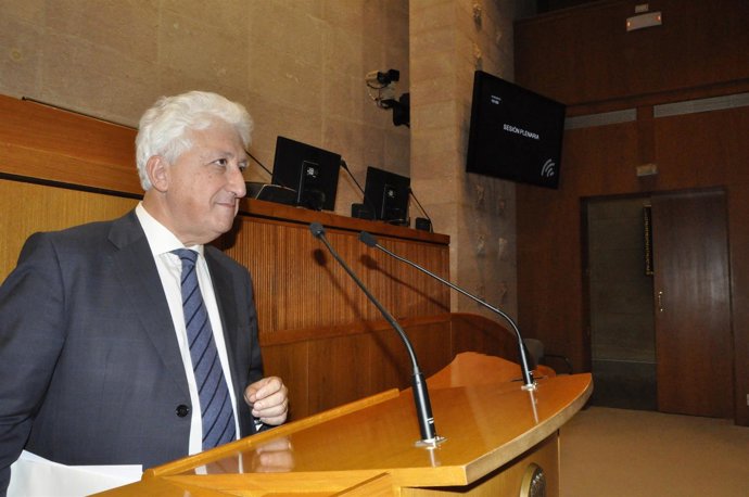 El Justicia de Aragón durante su comparecencia