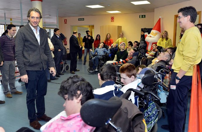 El alcalde en la visita de felicitación de la Navidad a ASPACE