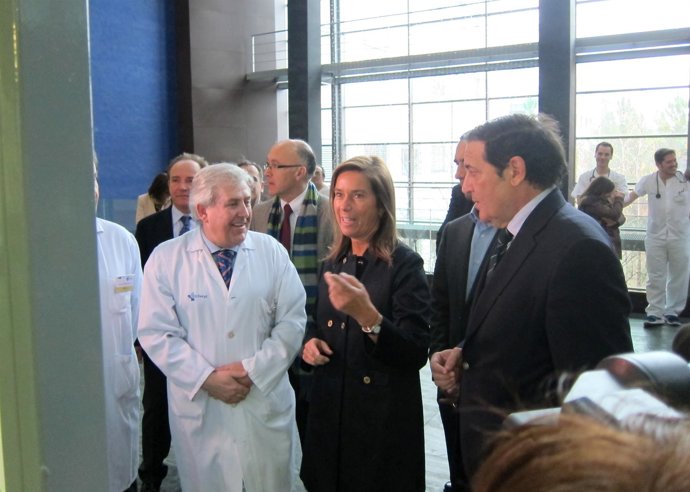 Ana Mato visita el departamento de pediatría