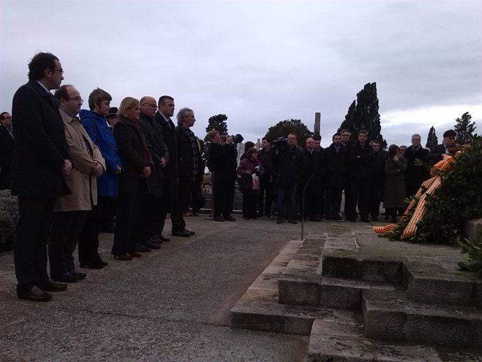 La mesa del Parlament en la ofrenda floral a Macià