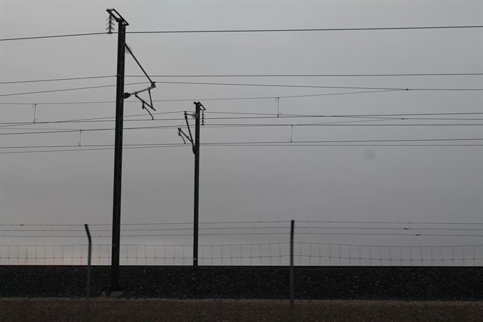 CATENARIA, AVE, VÍA DEL TREN, RENFE