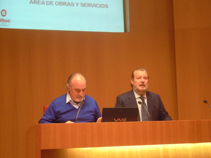 A la derecha, el concejal de Obras y Servicios, José Luis Sabas.