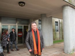 El portavoz nacional del BNG, X. Vence, tras presentar el escrito en Fiscalía