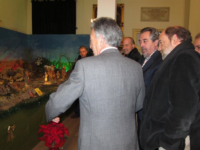 El alcalde ha visitado este jueves a los residentes de la Casa Amparo