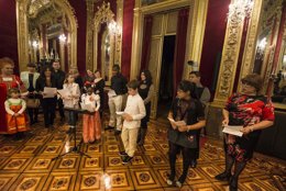 Recepción a artistas del Festival de las Naciones.