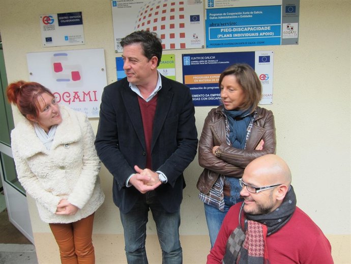 El secretario xeral del PSdeG, José Ramón Gómez Besteiro, junto a Anxo Queiruga